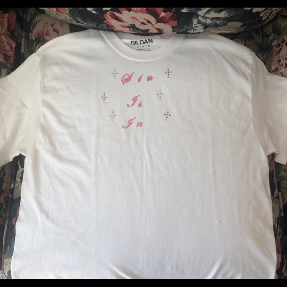 “Sin is in” tee